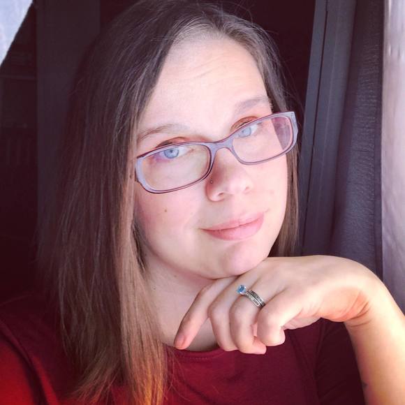 Meet your Posher, Cassandra - Picture 1 of 1